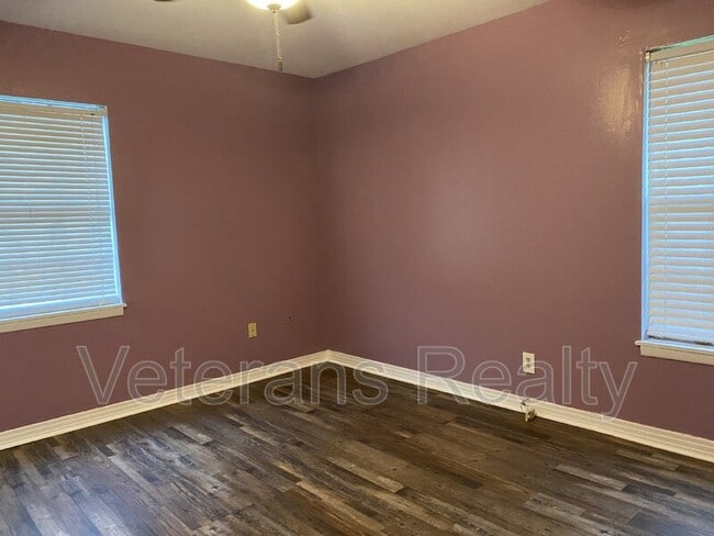 Building Photo - 2411 Sunkist Country Club Rd