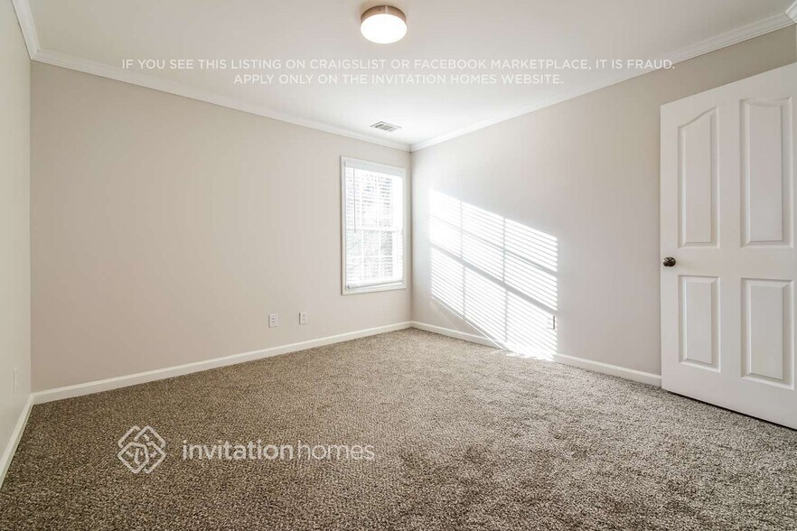 Building Photo - 2096 Barberry Dr