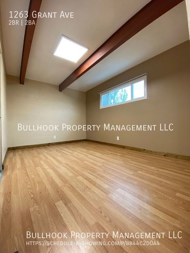 Building Photo - MOVE IN SPECIAL $300 off first full months...