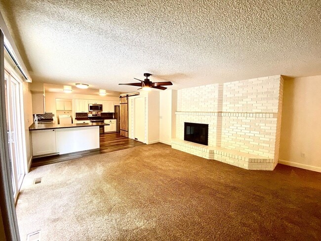 Building Photo - Lovely Highlands Home w/a View Available 7...