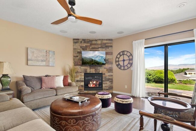 Primary Photo - Fully Furnished Mid-Century Modern home wi...