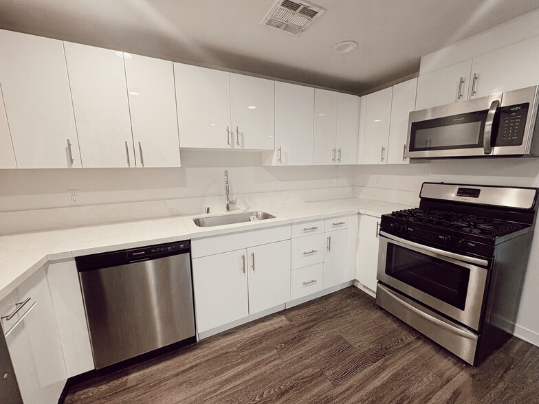 Kitchen - Villas at Valley Glen