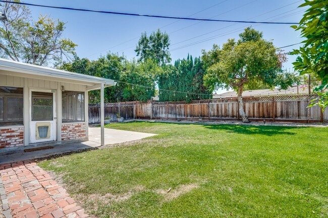 Building Photo - Single Story 3/2 in Well Established Neighborhood Near Branham High School with Air conditioning ...