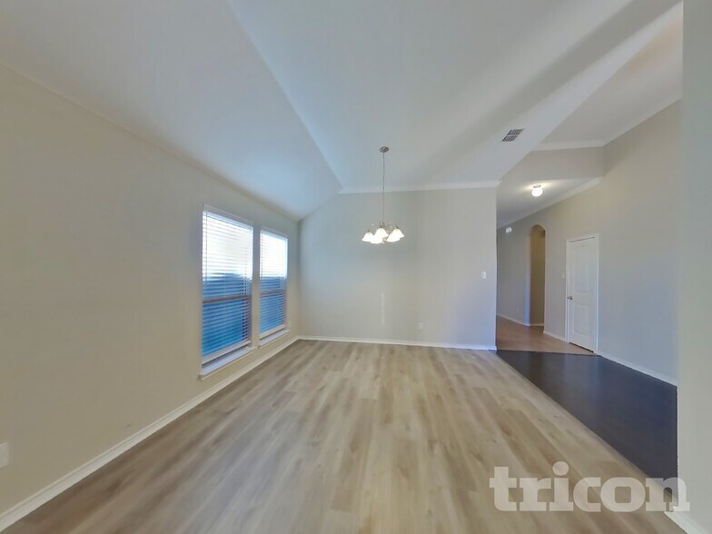 Building Photo - 313 Lucky Landing Dr