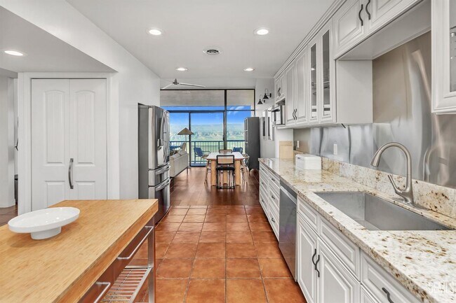 Building Photo - Park Place Condo