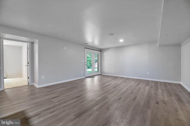 Building Photo - 8008 Hubble Dr