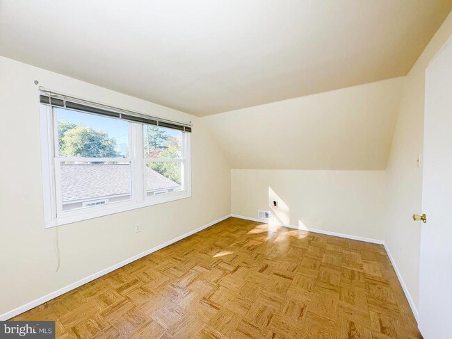 Building Photo - 3418 Medina Ln