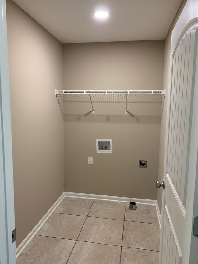 Building Photo - Adorable Home in Great Central Location...