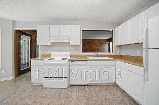 Building Photo - 901 Vincent Ct