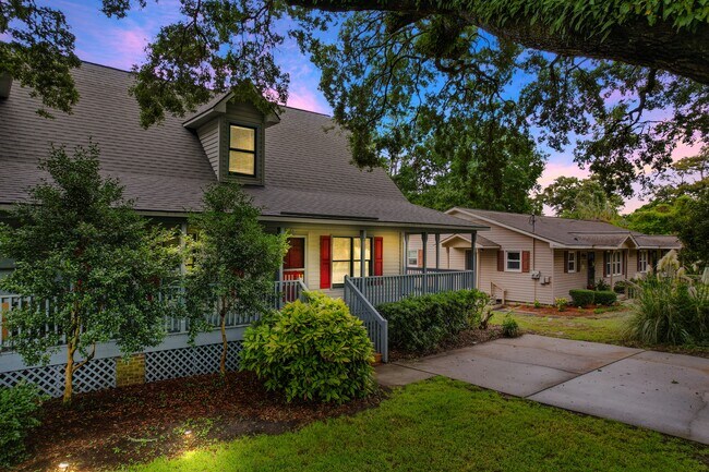 Building Photo - 311 S Willow Dr