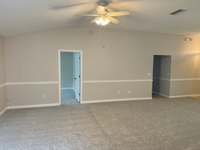 Building Photo - Home For Rent