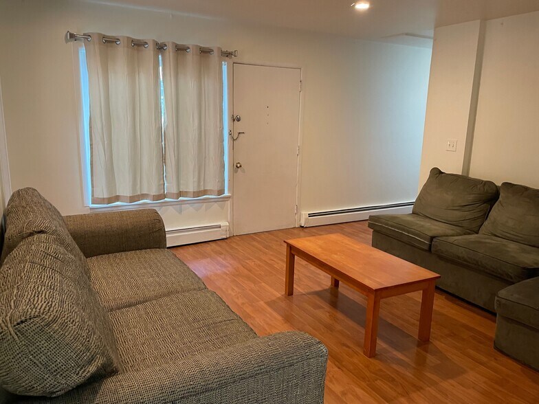 Building Photo - 1130 S Forest Ave