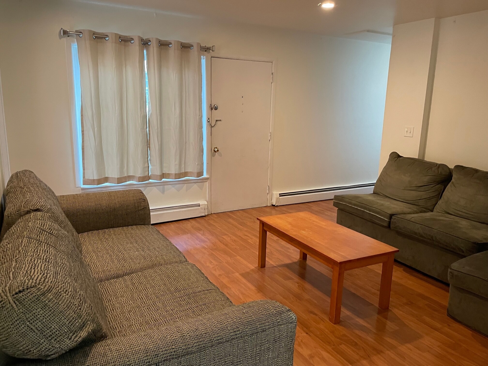 Building Photo - 1130 S Forest Ave