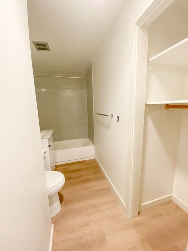 Interior Photo - Val Anne