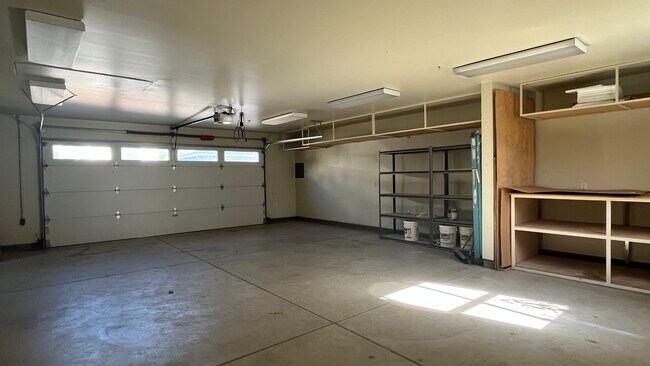 Oversized Garage - 1533 N Ontario St