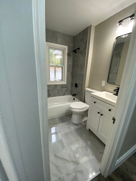 Building Photo - 1370 Sheffield Rd