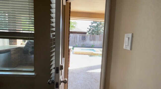 Building Photo - 12643 Jamestown Crossing Ln