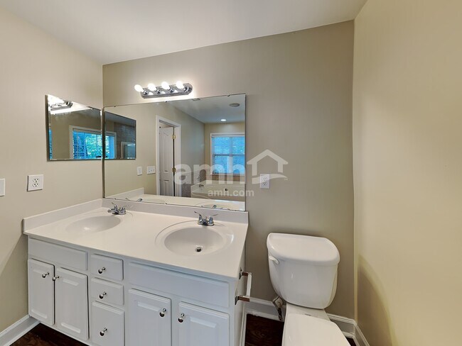 Building Photo - 15674 Birkdale Commons Pky