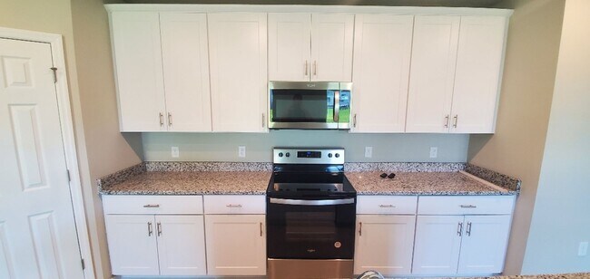 Building Photo - 4-Bedroom, 2.-Bathroom in Winter Haven ***MOVE-IN SPECIAL/50% OFF 2ND MONTH***
