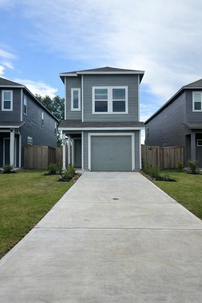 Building Photo - 939 Pertuso Ln