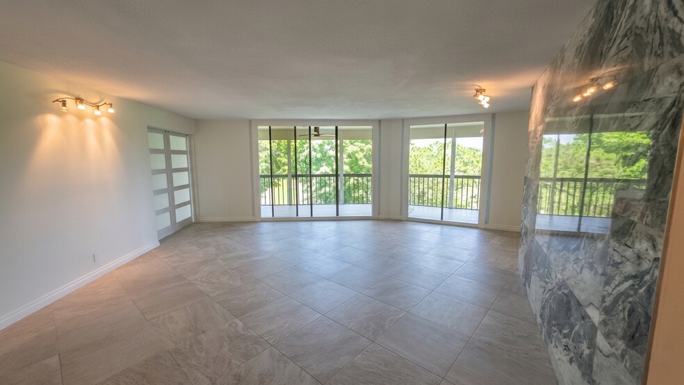 Building Photo - 5279 Fountains Dr S