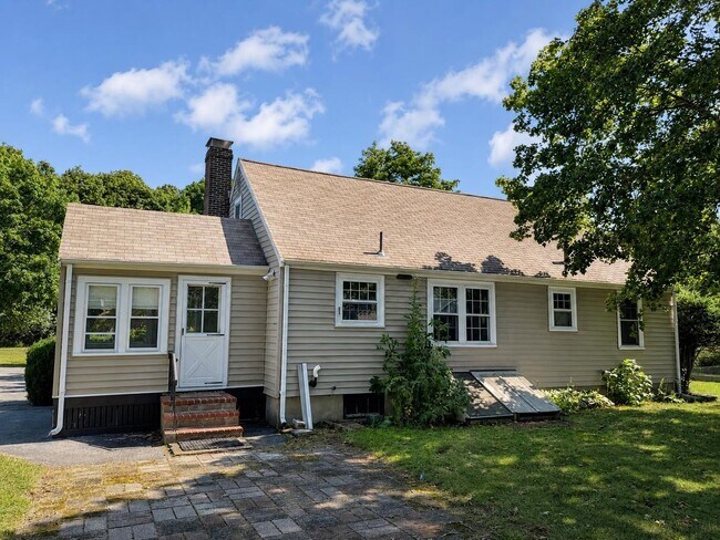 Building Photo - 15 Elnew Ave