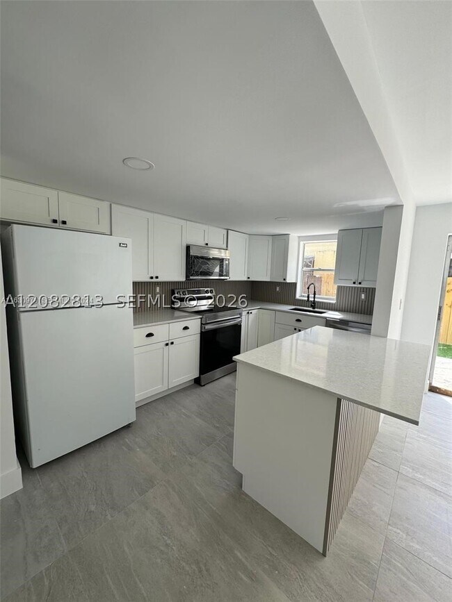 Building Photo - 6628 SW 41st St