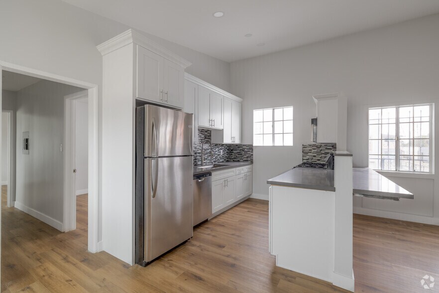 2BR, 1BA - 850SF - Kitchen - 10202-10206 S 10th Ave, LLC