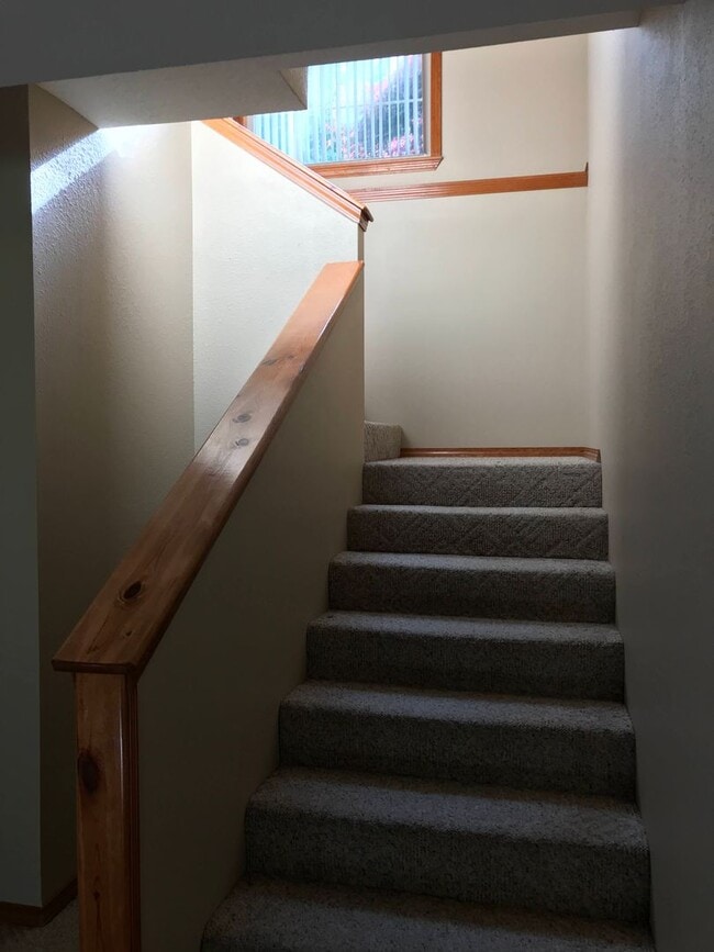 Building Photo - Walkout Basement Home Must See