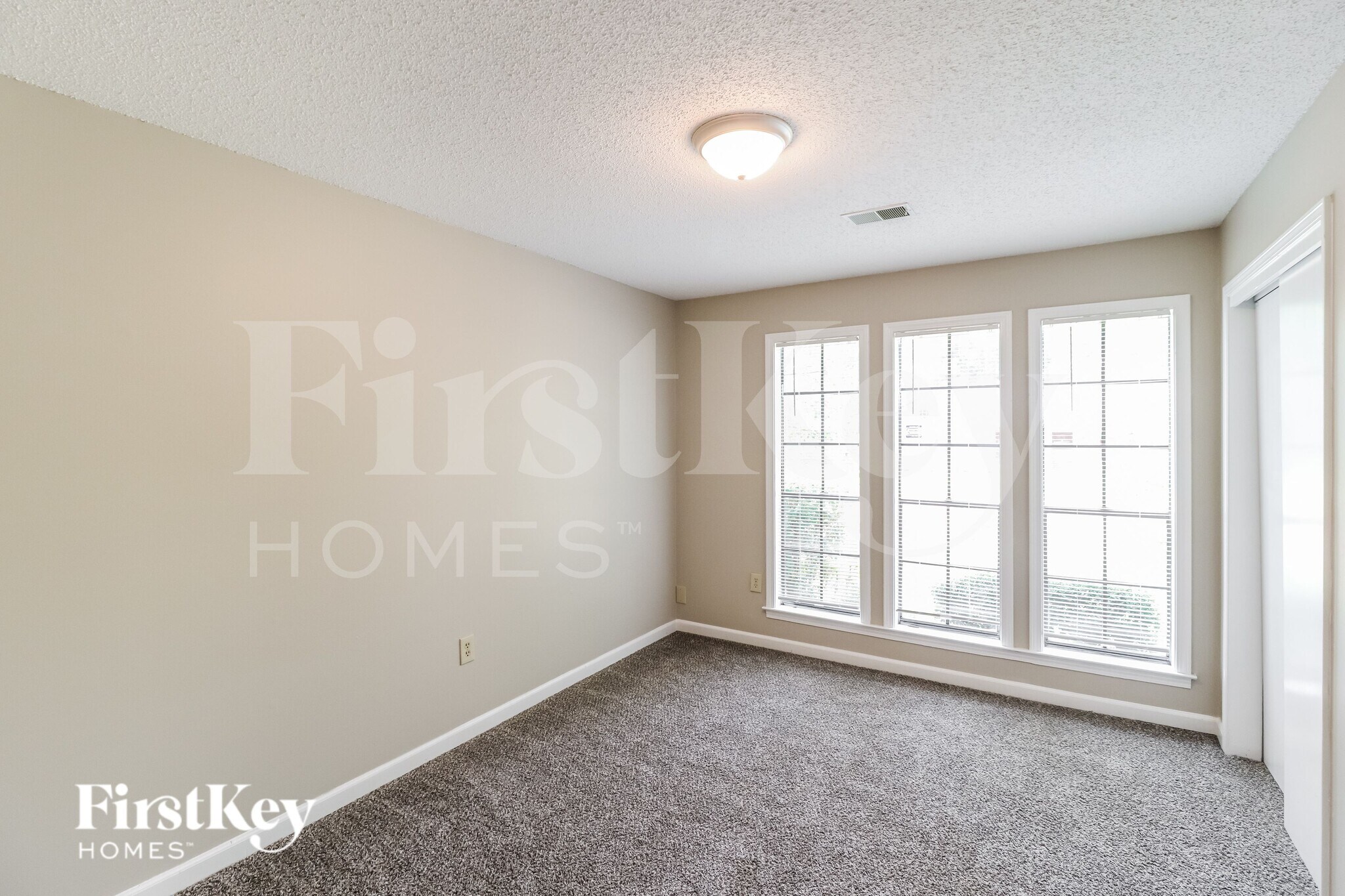 Building Photo - 5716 Remsen Ave