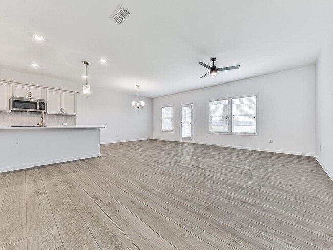 Building Photo - 611 Elwick Ln