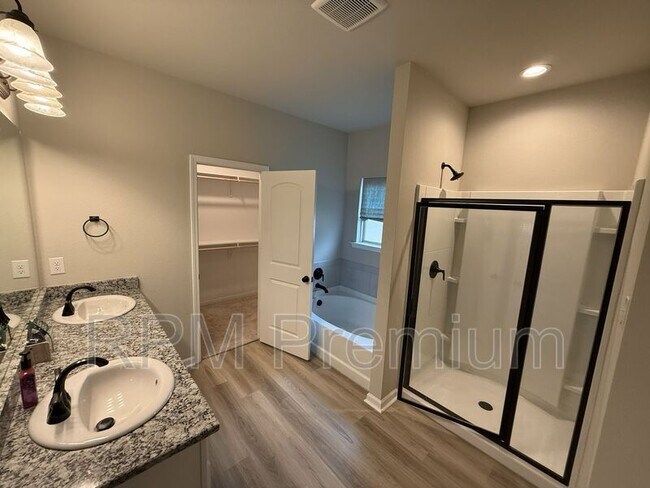 Building Photo - 39500 Ridgeland Dr