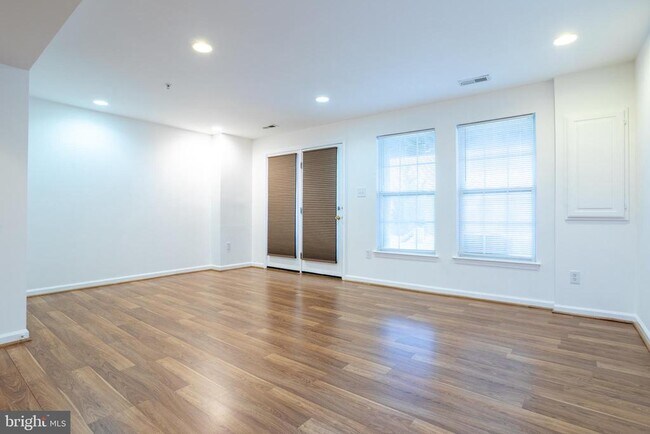 Building Photo - 9314 Penrose St
