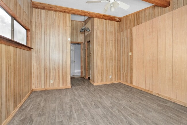 Building Photo - 5934 Beech Dr