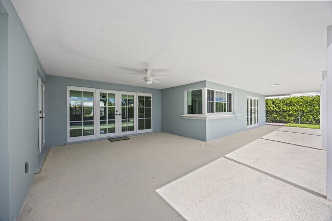 Building Photo - 1322 Walnut Terrace