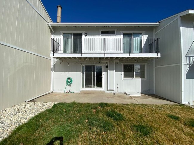 Building Photo - 3 Bedroom Townhouse North Reno - 2 Car Att...