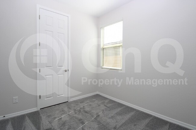Building Photo - 1033 W Shannons Way