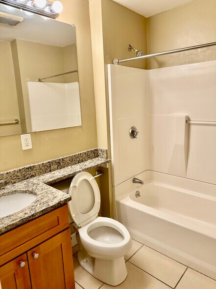 Building Photo - 68 Egmont St