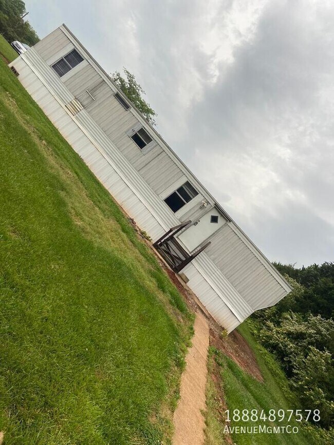 Building Photo - 3010 21st St Ln NE