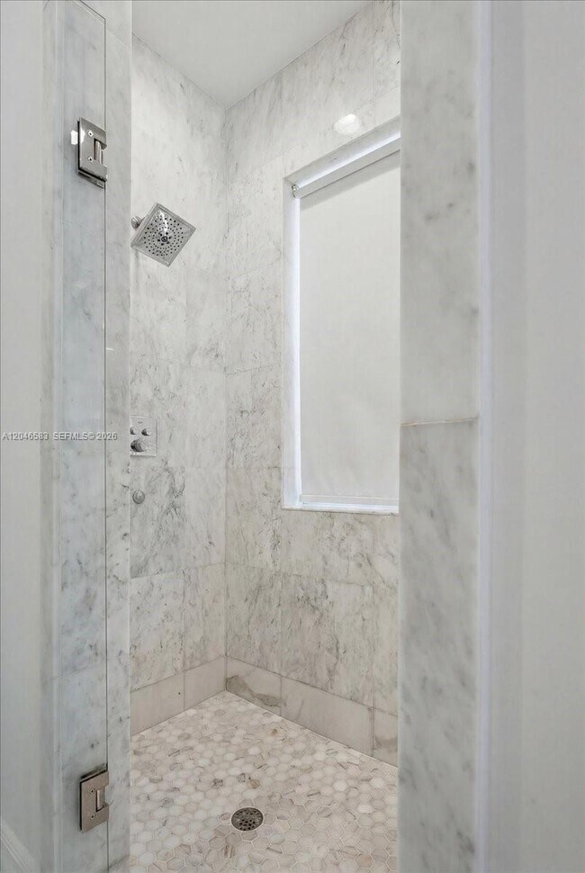 Building Photo - 4734 Sunset Dr