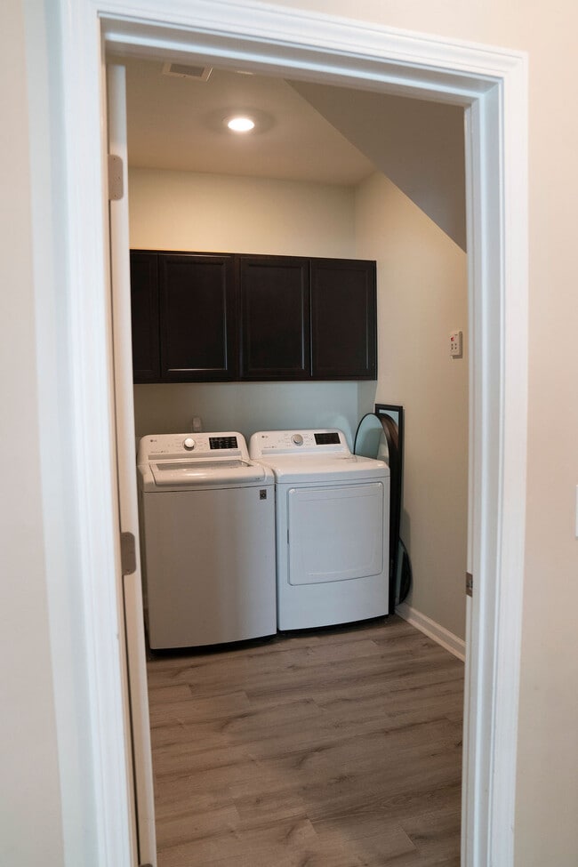 Building Photo - 114 Great Bend Dr