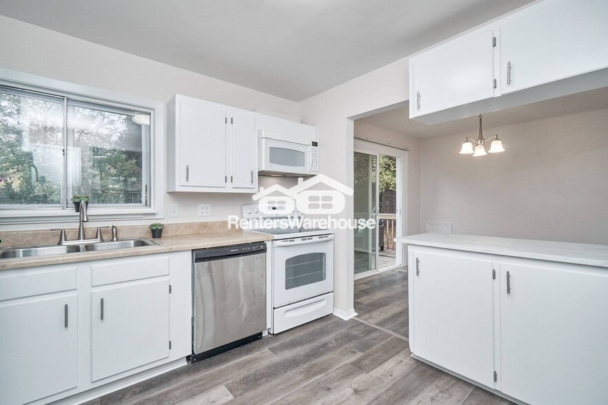 Building Photo - 2204 Helsley Ave