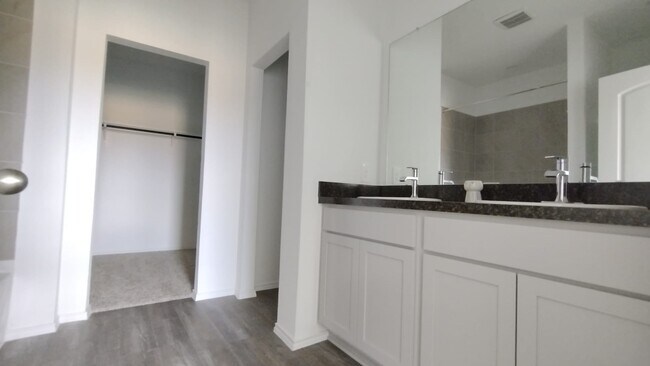 Building Photo - 24315 Saddlestone Green Dr
