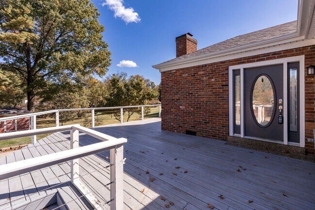 Building Photo - 1211 Meadowridge Trail