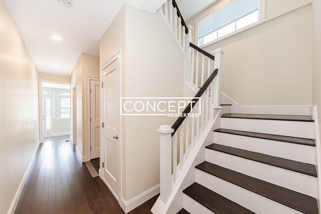 Building Photo - 118 Jerome St