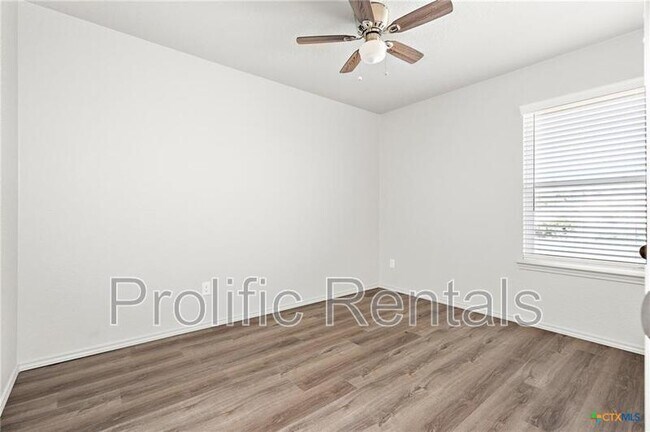 Building Photo - 103 Lost Trl