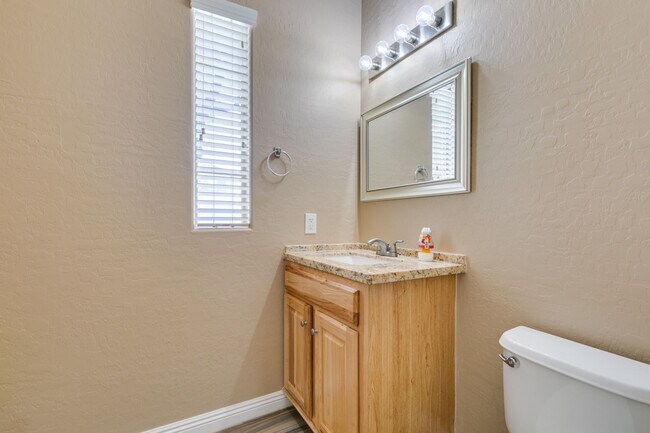 Building Photo - GORGEOUS 2 STORY HOME*4 BEDROOMS*TONS OF U...