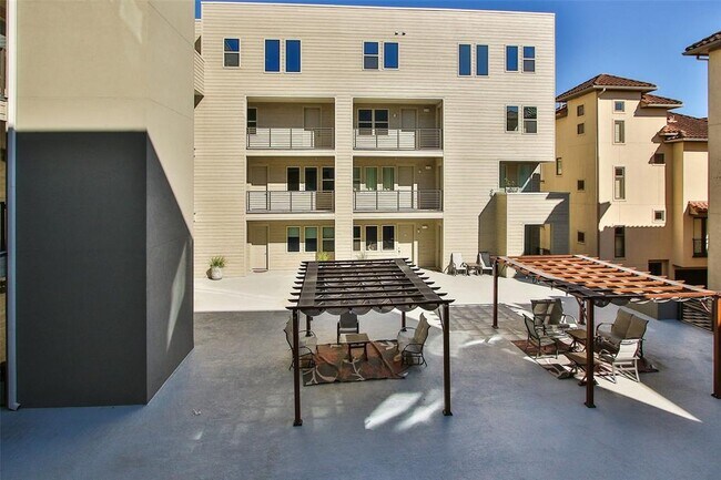 Building Photo - 4819 Caroline St
