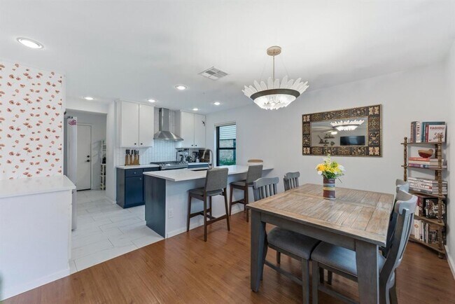 Building Photo - 6609 Lancret Hill Dr