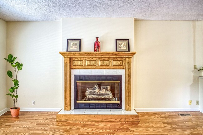 Building Photo - Central Hot Springs Village/Home/Unfurnished